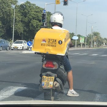 מדבקת לוגו לקטנוע שליחויות